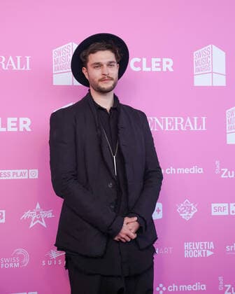 25.05.2022, Zug, Bossard Arena, Swiss Music Awards, Tizian Â«ZIANÂ» Hugenschmidt on the red carpet Zug Bossard Arena Zug Switzerland Copyright: xJustPictures.ch DanielaxPorcellix