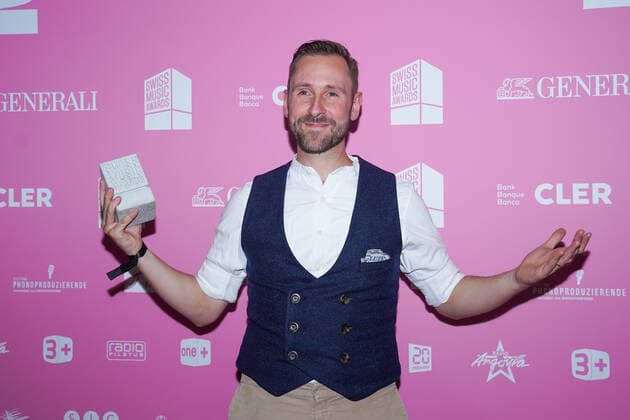 25.05.2022, Zug, Bossard Arena, Swiss Music Awards, Marco Kunz is the winner of the best album Zug Bossard Arena Zug Switzerland Copyright: xJustPictures.ch DanielaxPorcellix
