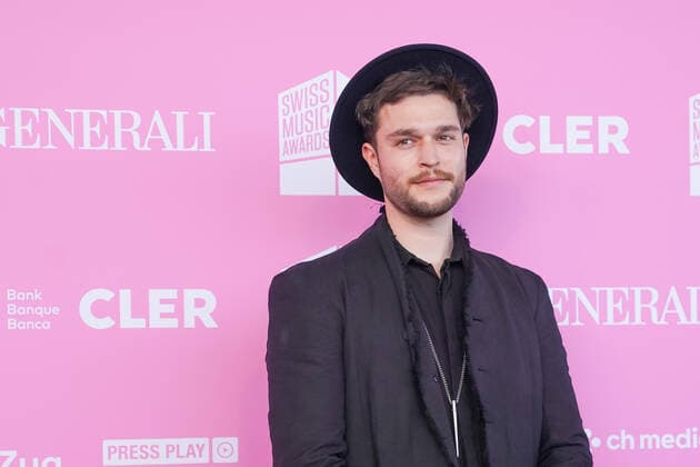 25.05.2022, Zug, Bossard Arena, Swiss Music Awards, Tizian Â«ZIANÂ» Hugenschmidt on the red carpet Zug Bossard Arena Zug Switzerland Copyright: xJustPictures.ch DanielaxPorcellix