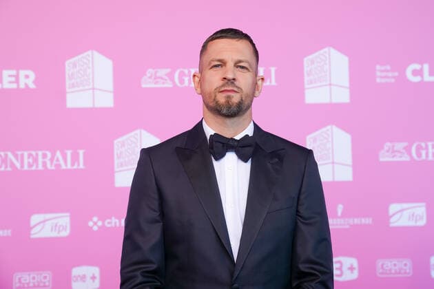 25.05.2022, Zug, Bossard Arena, Swiss Music Awards, singer Andres Andrekson Stress on the red carpet Zug Bossard Arena Zug Switzerland Copyright: xJustPictures.ch DanielaxPorcellix