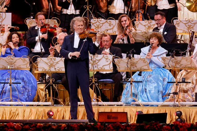 Star-Geiger Andre Rieu mit seinem Johann Strauss Orchester bei seinem Konzert im Rahmen der Happy Together-Tour live in der Lanxess-Arena. Köln, 25.05.2022 NRW Deutschland Copyright: xChristophxHardtx