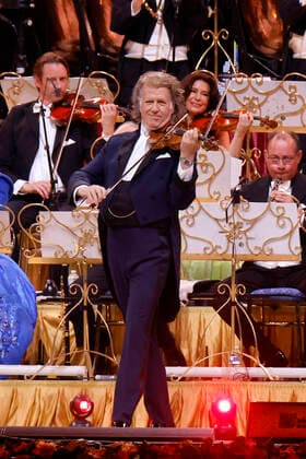 Star-Geiger Andre Rieu mit seinem Johann Strauss Orchester bei seinem Konzert im Rahmen der Happy Together-Tour live in der Lanxess-Arena. Köln, 25.05.2022 NRW Deutschland Copyright: xChristophxHardtx
