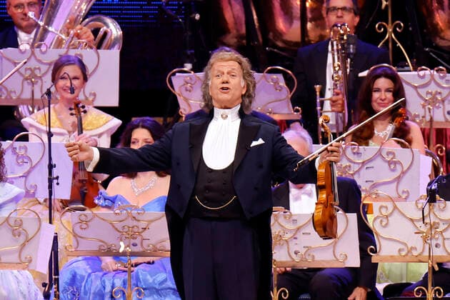 Star-Geiger Andre Rieu mit seinem Johann Strauss Orchester bei seinem Konzert im Rahmen der Happy Together-Tour live in der Lanxess-Arena. Köln, 25.05.2022 NRW Deutschland Copyright: xChristophxHardtx