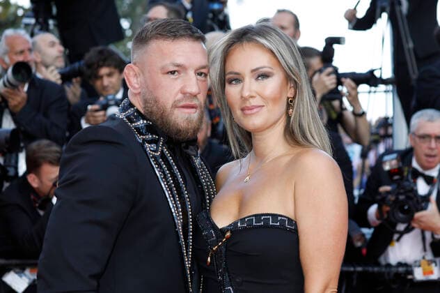Entertainment Bilder des Tages Conor McGregor mit Ehefrau Dee Devlin bei der Premiere des Kinofilms Elvis auf dem Festival de Cannes 2022 75. Internationale Filmfestspiele von Cannes im Palais des Festivals. Cannes, 25.05.2022