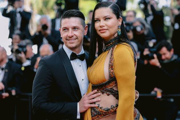 75eme Festival International du Film de Cannes. Montee des marches du film Elvis . 75th International Cannes Film festival. Red carpet for Elvis movie 280784 0000-00-00 Cannes France Lima, Adriana  Copyright: xTerencexBaelenx STAR_280784_006