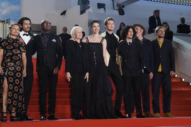 75th Cannes Film Festival 2022, red carpet Stars At Noon Pictured: Olivier Delbosc, Danny Ramirez, Joe Alwyn, Claire Denis, Margaret Qualley, Nick Romano  Copyright: xManuelexMangiarottix xipa-agencyx xVeneziax2020x