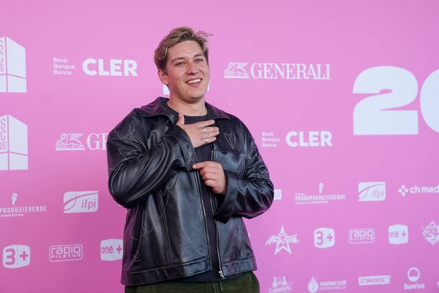 25.05.2022, Zug, Bossard Arena, Swiss Music Awards, swiss musician and ESC 2022 participant Marius Hügli Bear on the red carpet Zug Bossard Arena Zug Switzerland Copyright: xJustPictures.ch DanielaxPorcellix
