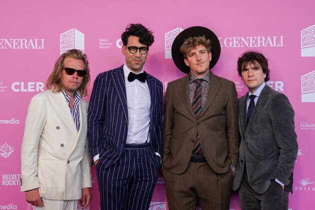 Entertainment Bilder des Tages 25.05.2022, Zug, Bossard Arena, Swiss Music Awards, the swiss music group (band) with Stefan Bronner, Noah Veraguth, Gabriel Spahni, Simon Spahr (left to right) Zug Bossard Arena Zug Switzerland Copyright: xJustPictures.ch DanielaxPorcellix