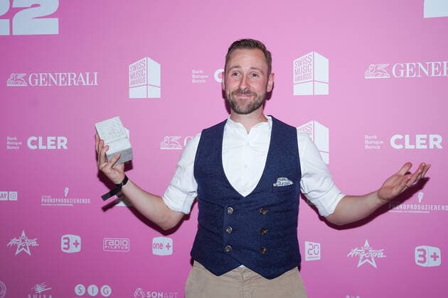 25.05.2022, Zug, Bossard Arena, Swiss Music Awards, Marco Kunz is the winner of the best album and best male category Zug Bossard Arena Zug Switzerland Copyright: xJustPictures.ch DanielaxPorcellix