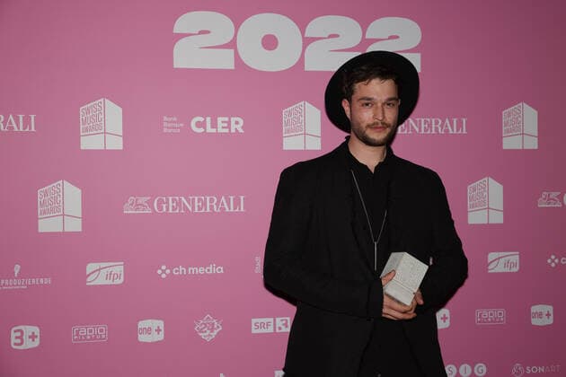 ZIAN 15. Swiss Music Awards 2022 Schweizer Musiker ZIAN. Nominierter und Gewinner des Betonklotzes in der Kategorie Best Crushing Newcomer. Verleihung der 15. Swiss Music Awards am 25.05.2022 in der Bossard Arena Zug. Kanton Zug, Schweiz.