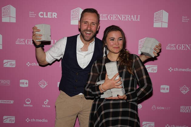 Kunz und Joya Marleen 15. Swiss Music Awards 2022 Schweizer Mundartsänger Kunz und Sängerin Joya Marleen. Verleihung der 15. Swiss Music Awards am 25.05.2022 in der Bossard Arena Zug. Kanton Zug, Schweiz.