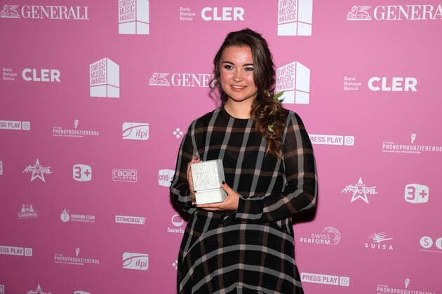 Joya Marleen 15. Swiss Music Awards 2022 Schweizer Sängerin Joya Marleen. Nominierte und Gewinnerin des Betonklotzes in den drei Kategorien Best Female Act, Best Hit und SRF 3 Best Talent. Verleihung der 15. Swiss Music Awards am 25.05.2022 in der Bossard Arena Zug. Kanton Zug, Schweiz.