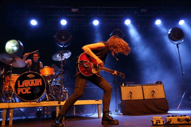 Rebecca Lovell von der Band Larkin Poe bei einem Konzert im Huxleys Neue Welt in Berlin, 25. Mai 2022. Larkin Poe Konzert Berlin