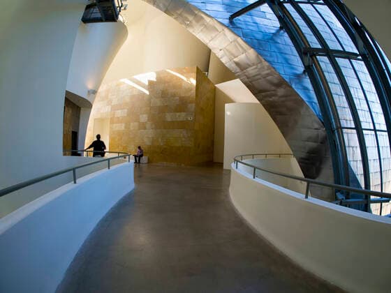 IMAGO Creative: Internationaler Tag der Architektur am 3. Oktober. Thema: Architektur zum Wohlfühlen Inside the Guggenheim Museum in Bilbao. Copyright: xLoopxImages Apexphotosx APEX01122WT121