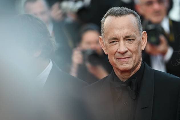 75eme Festival International du Film de Cannes. Montee des marches du film Elvis . Festival de Cannes 2022 - The 75th annual Cannes film festival 2022 in Cannes - France - Elvis Red carpet - Tom Hanks 280798 2022-05-25 Cannes France  Copyright: xMPPx STAR_280798_213