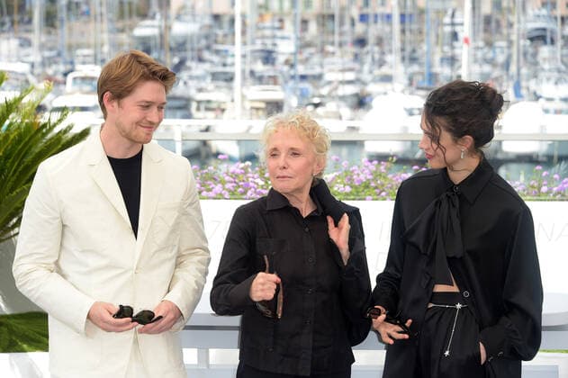 Entertainment Bilder des Tages 75th Cannes film festival 2022, Photocall film Stars at noon. Pictured: C Claire Denis, Margaret Qualley, Joe Alwyn  Copyright: xAlbertoxTerenghi Cannesx2022x xix xVenezia2020x