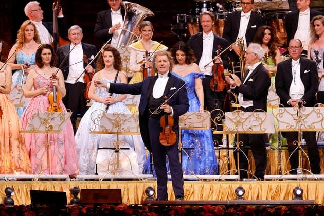 Star-Geiger Andre Rieu mit seinem Johann Strauss Orchester bei seinem Konzert im Rahmen der Happy Together-Tour live in der Lanxess-Arena. Köln, 25.05.2022 NRW Deutschland Copyright: xChristophxHardtx