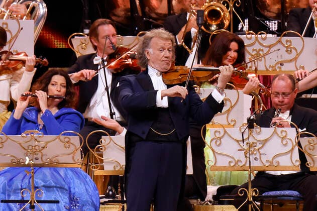 Star-Geiger Andre Rieu mit seinem Johann Strauss Orchester bei seinem Konzert im Rahmen der Happy Together-Tour live in der Lanxess-Arena. Köln, 25.05.2022 NRW Deutschland Copyright: xChristophxHardtx