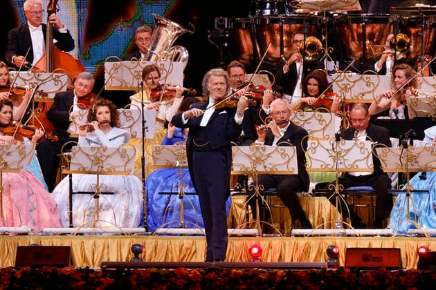Star-Geiger Andre Rieu mit seinem Johann Strauss Orchester bei seinem Konzert im Rahmen der Happy Together-Tour live in der Lanxess-Arena. Köln, 25.05.2022 NRW Deutschland Copyright: xChristophxHardtx