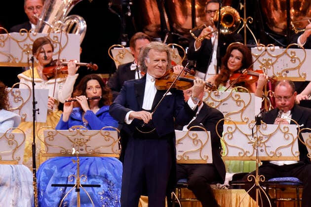 Star-Geiger Andre Rieu mit seinem Johann Strauss Orchester bei seinem Konzert im Rahmen der Happy Together-Tour live in der Lanxess-Arena. Köln, 25.05.2022 NRW Deutschland Copyright: xChristophxHardtx