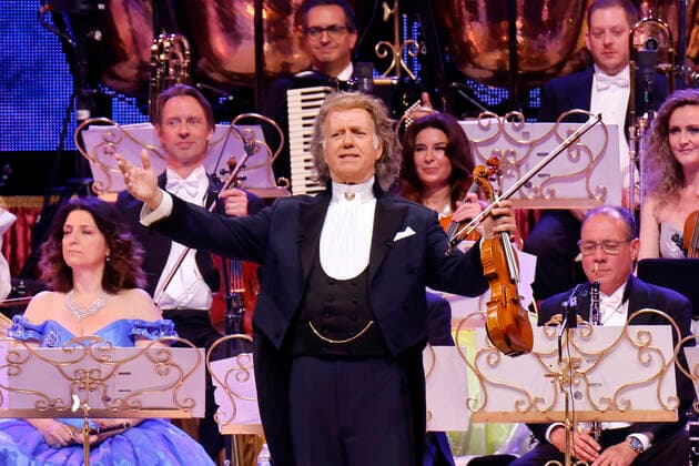 Star-Geiger Andre Rieu mit seinem Johann Strauss Orchester bei seinem Konzert im Rahmen der Happy Together-Tour live in der Lanxess-Arena. Köln, 25.05.2022 NRW Deutschland Copyright: xChristophxHardtx
