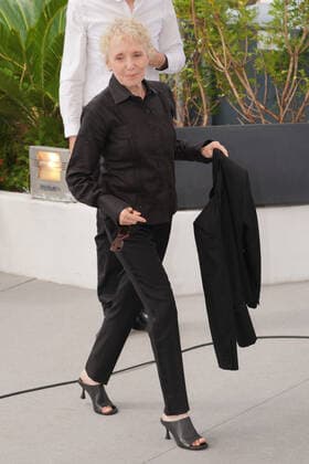 Claire Denis CELEBRITES : 75Ã me Festival de Cannes - Photocall du film Â« Stars at Noon Â» - 26 05 2022 NorbertScanella Panoramic 