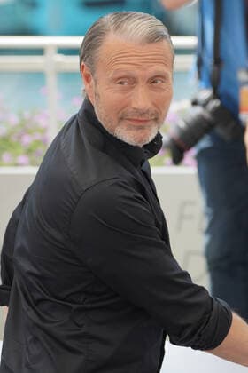 Mads MikkelsenI CELEBRITES : 75Ã me Festival de Cannes - Photocall du film Â« Brett Morgen Â» - 23 05 2022 NorbertScanella Panoramic 