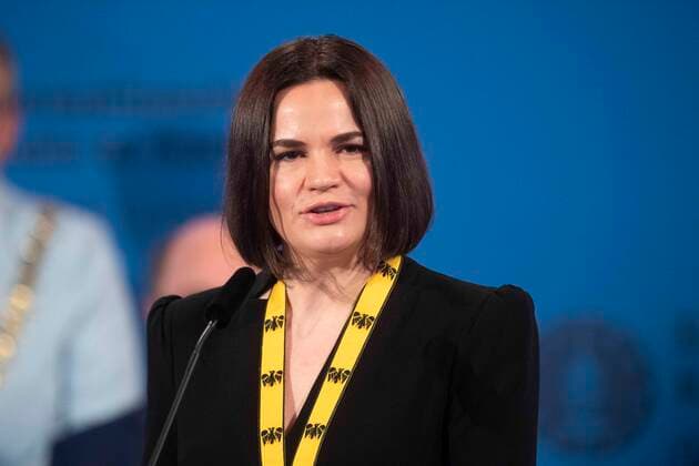 Swetlana TICHANOWSKAJA, BLR, Weissrussland, Belarus, Buergerrechtlerin, Karlspreistraegerin, spricht Dankesworte, Internationaler Karlspreis der Stadt Aachen, Verleihung im Rathaus der Stadt Aachen am 26.05.2022.