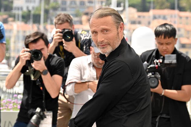 75eme Festival International du Film de Cannes. Photocall avec Mads Mikkelsen. Mads Mikkelsen attends a photocall ahead of the rendez-vous with Mads Mikkelsen event at the 75th annual Cannes film festival at Palais des Festivals on May 26, 2022 in Cannes, France. 280827 2022-05-26 Mikkelsen, Mads  Copyright: xL.Urmanx xStarfacex STAR_280827_040