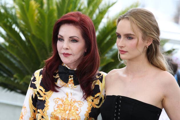 75eme Festival International du Film de Cannes. Photocall du film Elvis . 75th Cannes Film Festival. Photocall with cast of the film Elvis . Priscilla Presley and Olivia DeJonge. 280828 2022-05-26 Cannes France  Copyright: xIsabellexVautierx xStarfacex STAR_280828_053