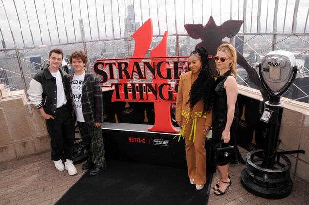 Bilder des Jahres 2022, Entertainment 05 Mai Entertainment Themen der Woche KW21 Entertainment Bilder des Tages May 26, 2022, New York, United States: Noah Schnapp, Gaten Matarazzo, Priah Ferguson and Cara Buono visit the Empire State Building to celebrate Stranger Things season 4 in New York City. New York United States - ZUMAs197 20220526_zaa_s197_127 Copyright: xEfrenxLandaosx