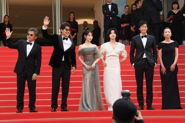 75th Cannes Film Festival 2022, red carpet Broker Pictured: Hirokazu Koreeda, Atsuhiro Miura, Ji-eun Lee, Tang Wei, IU, Gang Dong-won  Copyright: xManuelexMangiarottix xipa-agencyx xVeneziax2020x