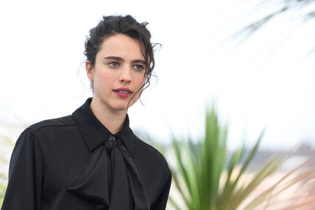 75eme Festival International du Film de Cannes. Photocall du film Stars at noon . Festival de Cannes 2022 - The 75th annual Cannes film festival 2022 in Cannes - France - Photocall of Stars at noon - Margaret Qualley 280851 2022-05-26 Cannes France  Copyright: xLionelxGuericolas MPPx STAR_280851_030