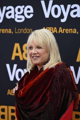 LONDON 20220526 Elaine Paige arrive for the gala premiere of the ABBA Voyage concert at the ABBA Arena at Queen Elizabeth Olympic Park in London Foto Pontus Lundahl TT kod 10050 LONDON GREAT BRITAIN x10050x,  Copyright: xPontusxLundahl TTx ABBA VOYAGE