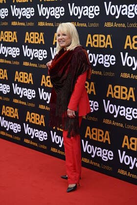 LONDON 20220526 Elaine Paige arrive for the gala premiere of the ABBA Voyage concert at the ABBA Arena at Queen Elizabeth Olympic Park in London Foto Pontus Lundahl TT kod 10050 LONDON GREAT BRITAIN x10050x,  Copyright: xPontusxLundahl TTx ABBA VOYAGE