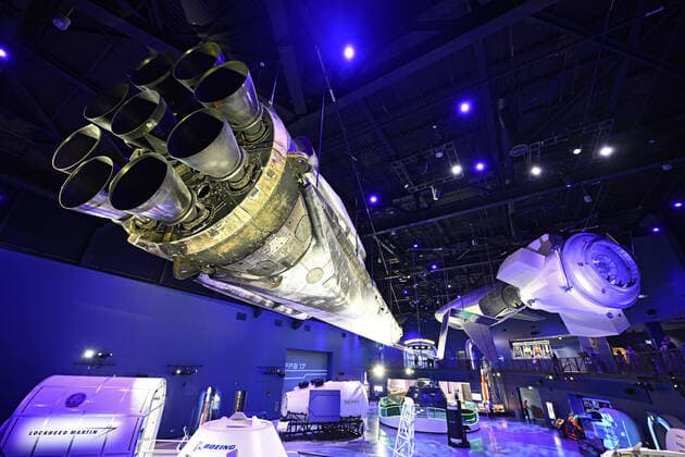 News Themen der Woche KW21 News Bilder des Tages Members of the news media were provided a first look at Gateway the newest attraction at the Kennedy Space Center s Visitor Complex at the Kennedy Space Center, Florida on Thursday, May 26, 2022. Flown and mock-up models reflecting the present and future of spaceflight, as well as a 4-D motion based ride are highlighted. A flown SpaceX Falcon 9 booster is one of the items on display.  KSP20220526004 JOExMARINO