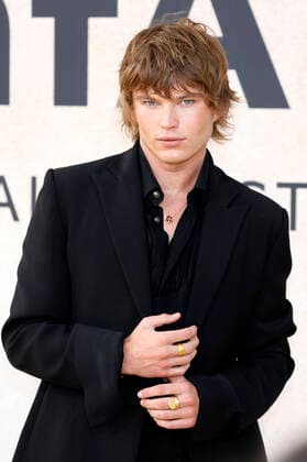 Jordan Barrett bei der 28. amfAR Gala Cannes im Rahmen vom Festival de Cannes 2022 75. Internationale Filmfestspiele von Cannes im HÃ tel du Cap-Eden-Roc. Antibes, 26.05.2022