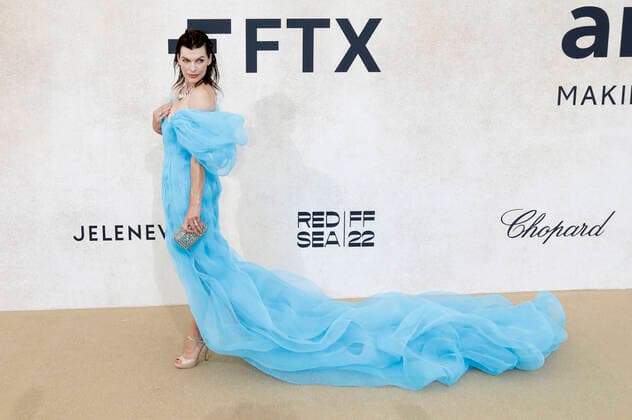 Milla Jovovich bei der 28. amfAR Gala Cannes im Rahmen vom Festival de Cannes 2022 75. Internationale Filmfestspiele von Cannes im HÃ tel du Cap-Eden-Roc. Antibes, 26.05.2022