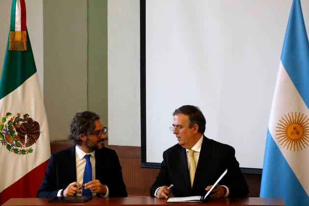 May 26, 2022, Mexico City, Mexico City, Mexico: Mexico s Foreign Affairs Minister Marcelo Ebrard and Argentina Foreign Affairs Minister Santiago AndrÅ½s Cafiero during a press conference to sign agreement of alliance between the countries Argentina-Mexico at the Mexican Foreign Ministry. On May 26, 2022 In Mexico City, Mexico. Mexico City Mexico - ZUMAe321 20220526_zia_e321_028 Copyright: xLuisxBarronx xEyepixxGroupx