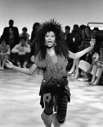 Bonnie Pointer performs on American Bandstand, 1985 Copyright: xRonxWolfsonx xMediapunchx