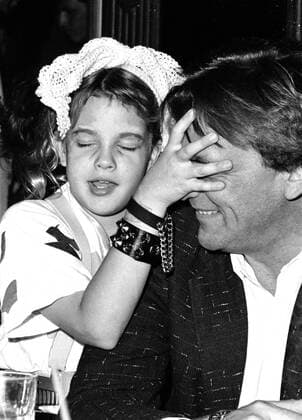 Exclusive photos of Drew Barrymore as a child attending a party sitting with her mother s attorney at the Palace in Hollywood, 1985 Copyright: xRonxWolfsonx xMediaPunchx