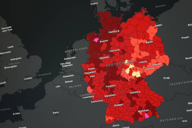 Dashboard des RKI, die 7-Tage-Inzidenz liegt nun bei 211,2 7-Tage-Inzidenz, Dashboard des RKI auf einem Monitor am 27.05.2022 in Siegen Deutschland.