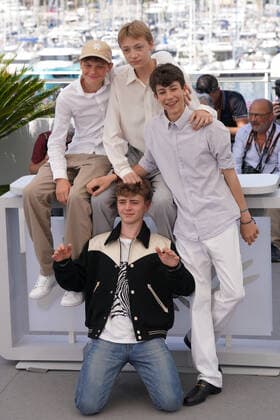 Leon Bataille - Eden Dambrine - Igor van Dessel - Gustav De Waele CELEBRITES : 75Ã me Festival de Cannes - Photocall du film Â« Close Â» - 27 05 2022 NorbertScanella Panoramic 