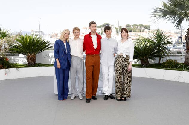 Lea Drucker, Eden Dambrine, Lukas Dhont, Gustav De Waele und Emilie Dequenne beim Photocall zum Kinofilm Close auf dem Festival de Cannes 2022 75. Internationale Filmfestspiele von Cannes am Palais des Festivals. Cannes, 27.05.2022
