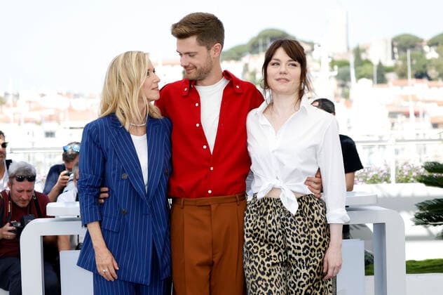 Lea Drucker, Lukas Dhont und Emilie Dequenne beim Photocall zum Kinofilm Close auf dem Festival de Cannes 2022 75. Internationale Filmfestspiele von Cannes am Palais des Festivals. Cannes, 27.05.2022