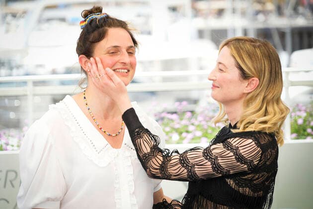 Foto IPP Daniele Cifala™ Cannes 26 05 2022 Rendez-Vous With Alice Rohrwacher Photocall - The 75th Annual Cannes Film Festival nella foto: Alice Rohrwacher and Alba Rohrwacher Italy Photo Press - World Copyright