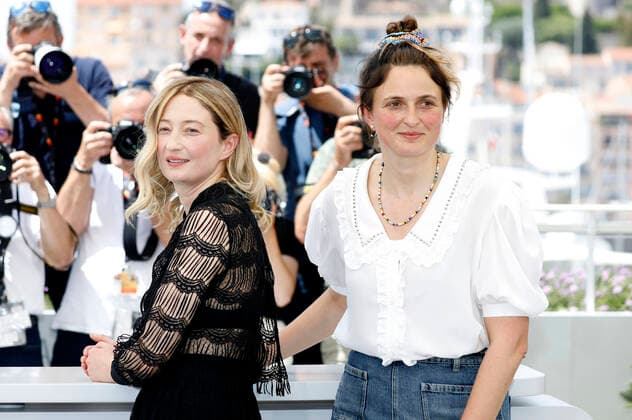 Alba Rohrwacher und Alice Rohrwacher beim Photocall zum Publikumsevent Rendez-Vous with Alice Rohrwacher auf dem Festival de Cannes 2022 75. Internationale Filmfestspiele von Cannes am Palais des Festivals. Cannes, 27.05.2022