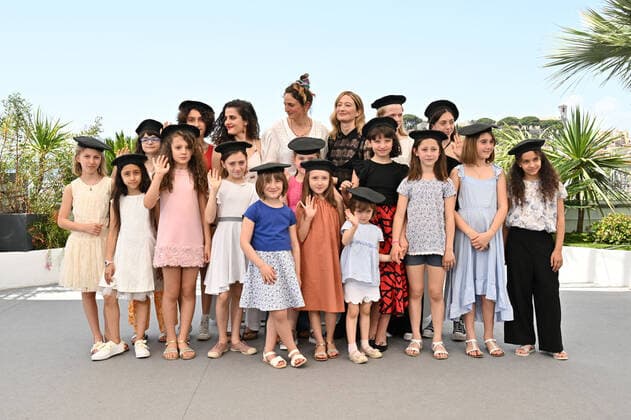 75eme Festival International du Film de Cannes. Photocall du jury avec Alice & Alba Rohrerwacher et les eleves. 280882 2022-05-27 Cannes France Rohrwacher, Alba; Rohrwacher, Alice  Copyright: xL.Urmanx xStarfacex STAR_280882_001