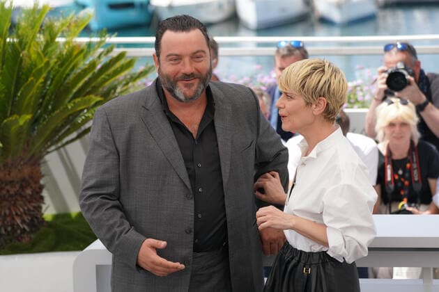 Denis MÃ nochet (Acteur - France) - Marina FoÃ¯s (Actrice - France) CELEBRITES : 75Ã me Festival de Cannes - Photocall du film Â« As Bestas Â» - 27 05 2022 NorbertScanella Panoramic 