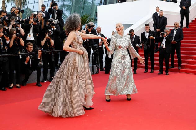 Andie MacDowell und Helen Mirren bei der Premiere des Kinofilms Mother and Son Un petit frere auf dem Festival de Cannes 2022 75. Internationale Filmfestspiele von Cannes im Palais des Festivals. Cannes, 27.05.2022